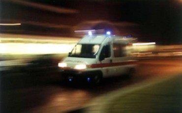 Sirena-dell-ambulanza-se-le-altre-auto-non-si-fermano-chi-responsabile-del-sinistro-370x230